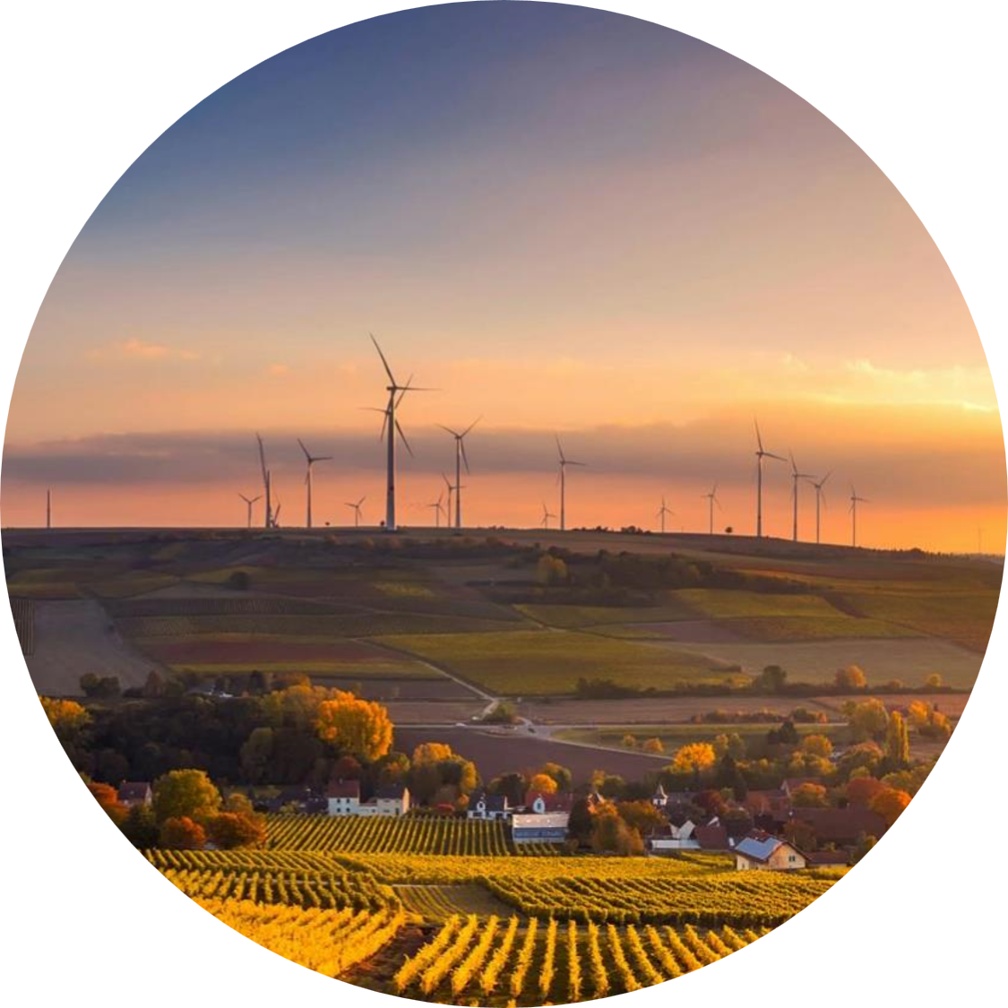 日の出中の陸上風力発電所